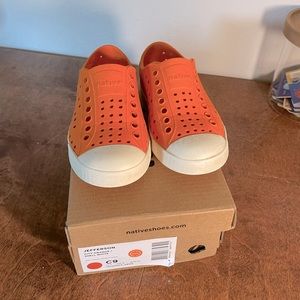 Native Toddler 9 Orange Jeffersons